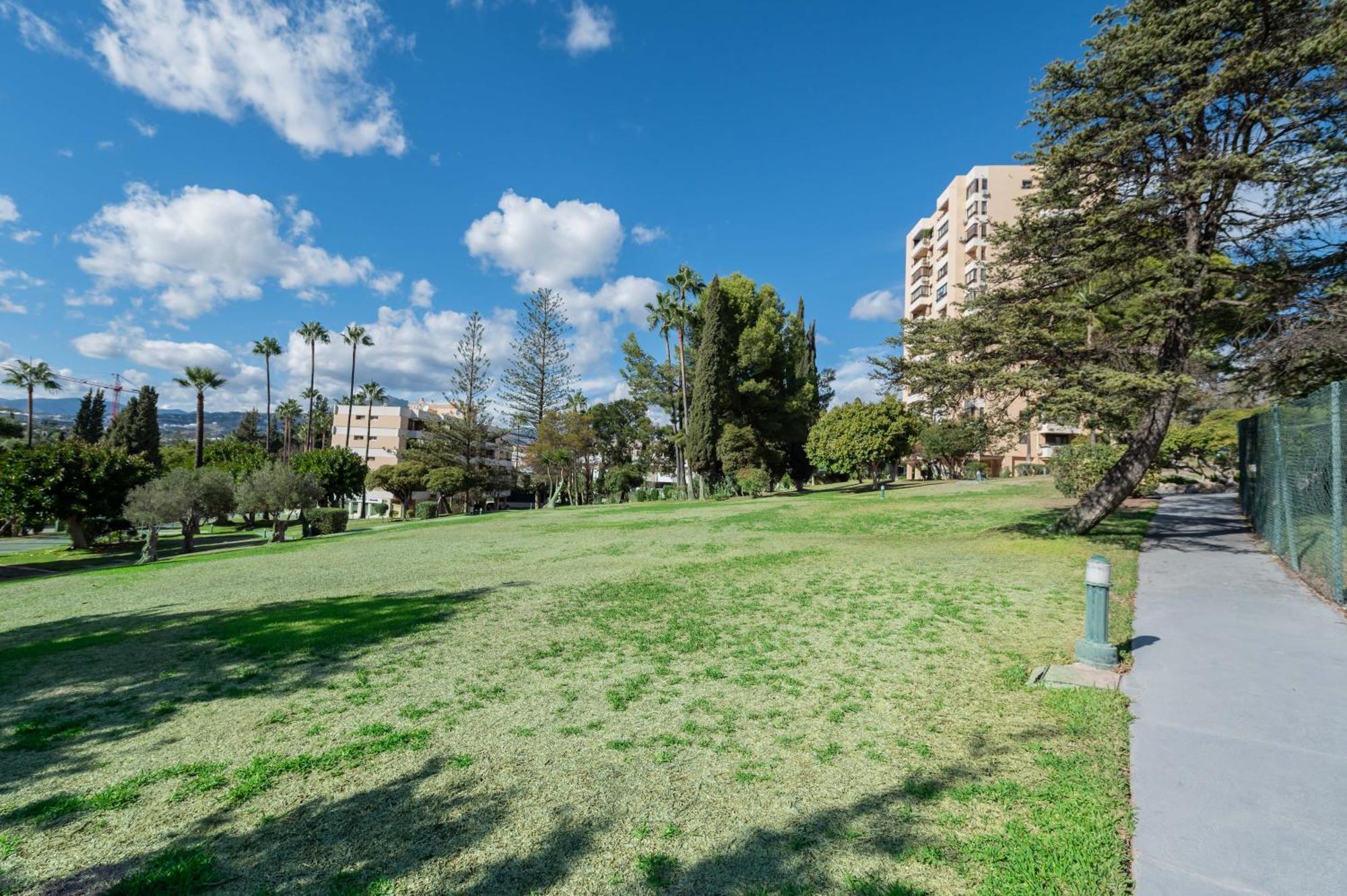 Apartment Newly Renovated Sunlit 3bdrm With Stunning Views *
