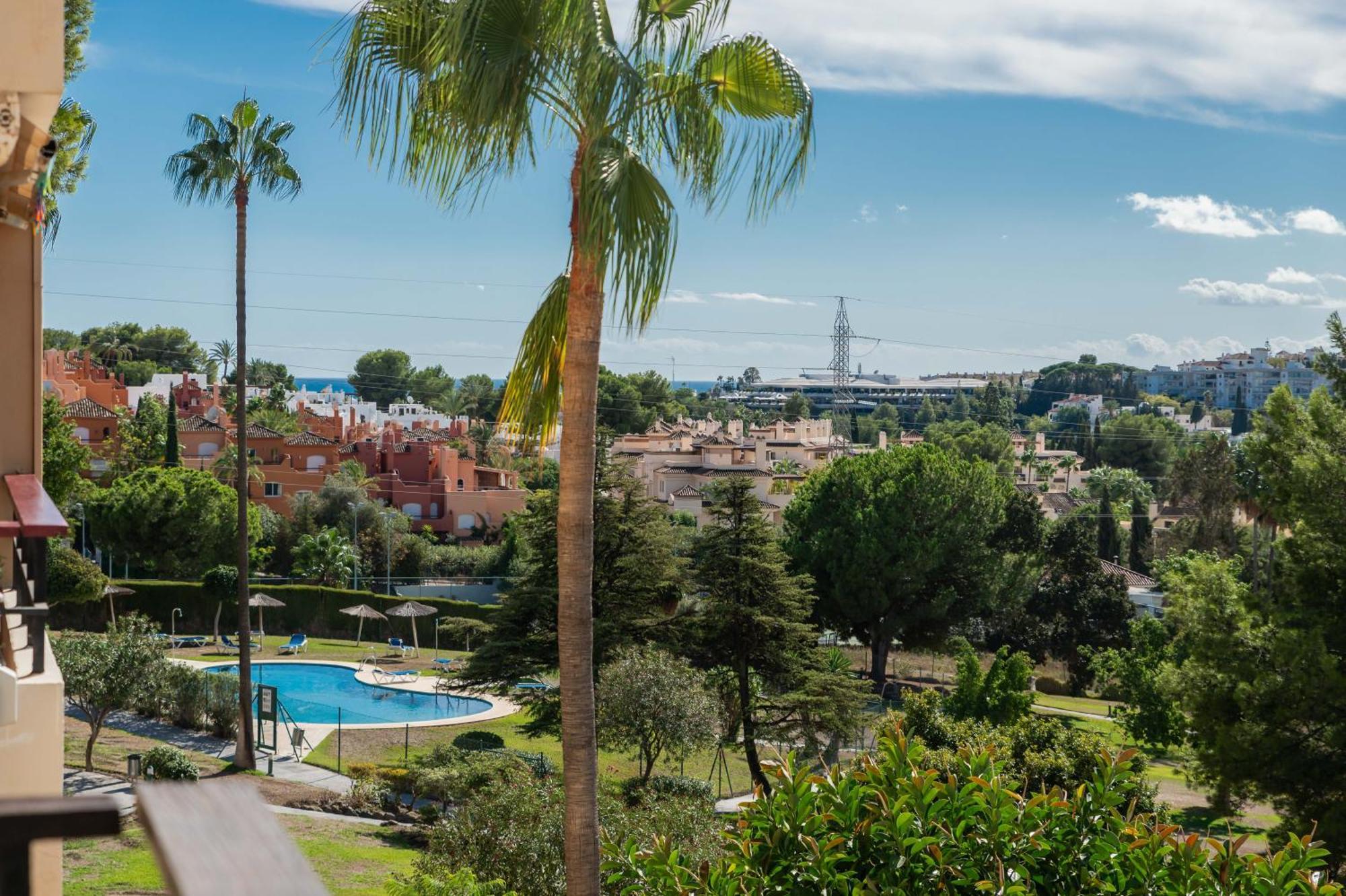 Newly Renovated Sunlit 3bdrm With Stunning Views